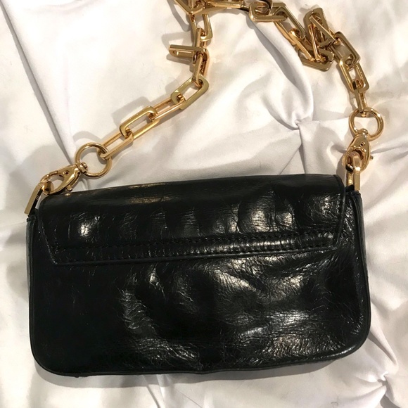 TORY BURCH — Logo Gold Chain Black Leather Clutch - Picture 7 of 9